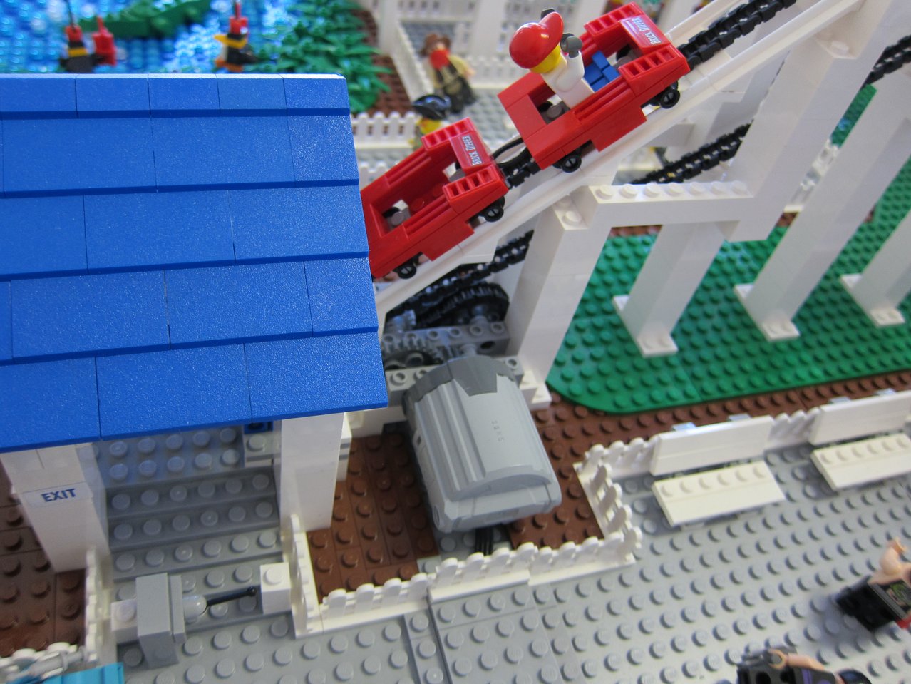 BrickCoaster Brick Dipper Roller Coaster LEGO MOC